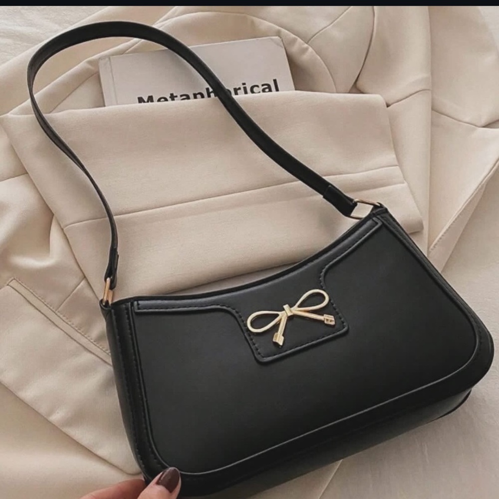 Elegant Black Handbag with Gold Bow Accent